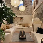 Cozy And Refined Retreat In The Heart Of *