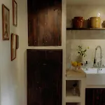 Cozy And Refined Retreat In The Heart Of