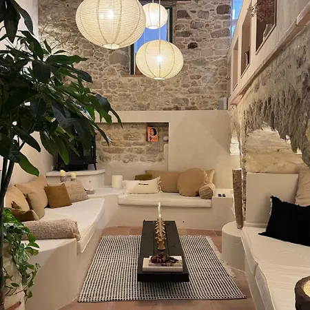 Cozy And Refined Retreat In The Heart Of *