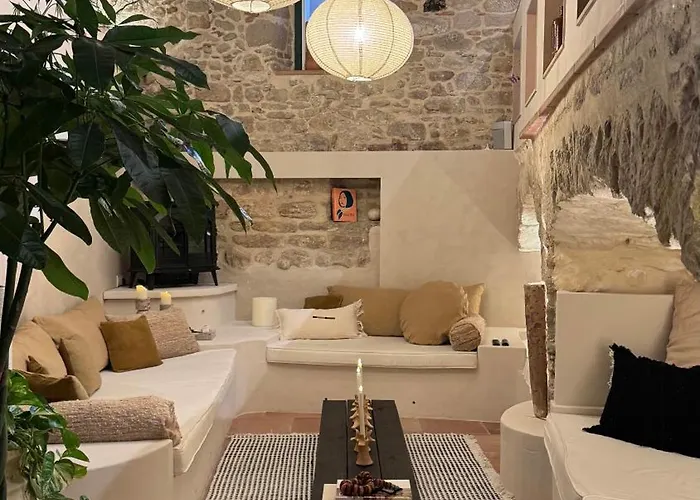 Cozy And Refined Retreat In The Heart Of *