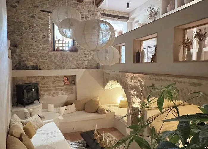 Cozy And Refined Retreat In The Heart Of Сasa de vacaciones