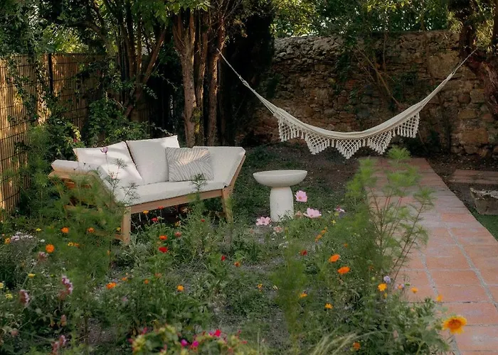 Cozy And Refined Retreat In The Heart Of Сasa de vacaciones